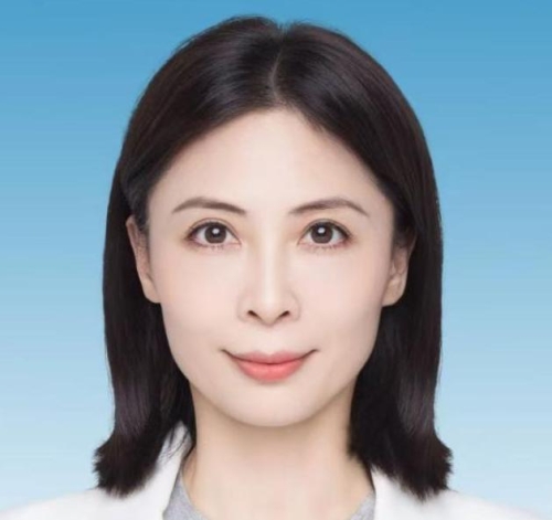 戏剧学院办公室主任 王巾杰